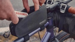 Brooks Scape Top Tube Kadro Üst Boru Çantası 0.9L Siyah - 7