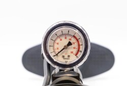 Raptor Göstergeli  Ayaklı Pompa ZF-809C Kırmızı - 5